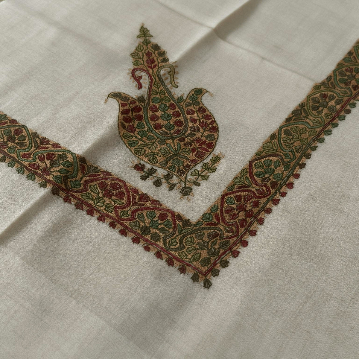 Waraq Kashmiri pashmina ghutra with olive green corner motif and chevron sozni border